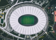 开云官网-赛道上的中场大师，当F1街道赛之夜遇见德布劳内的节奏魔法