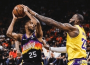 开云体育直播-美国男篮翻盘凯尔特人B队，巴恩斯完成帽子戏法的简单介绍