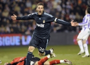 开云体育官方网站-布克轰下生涯新高52分，步行者最后1.2秒神奇逆转76人