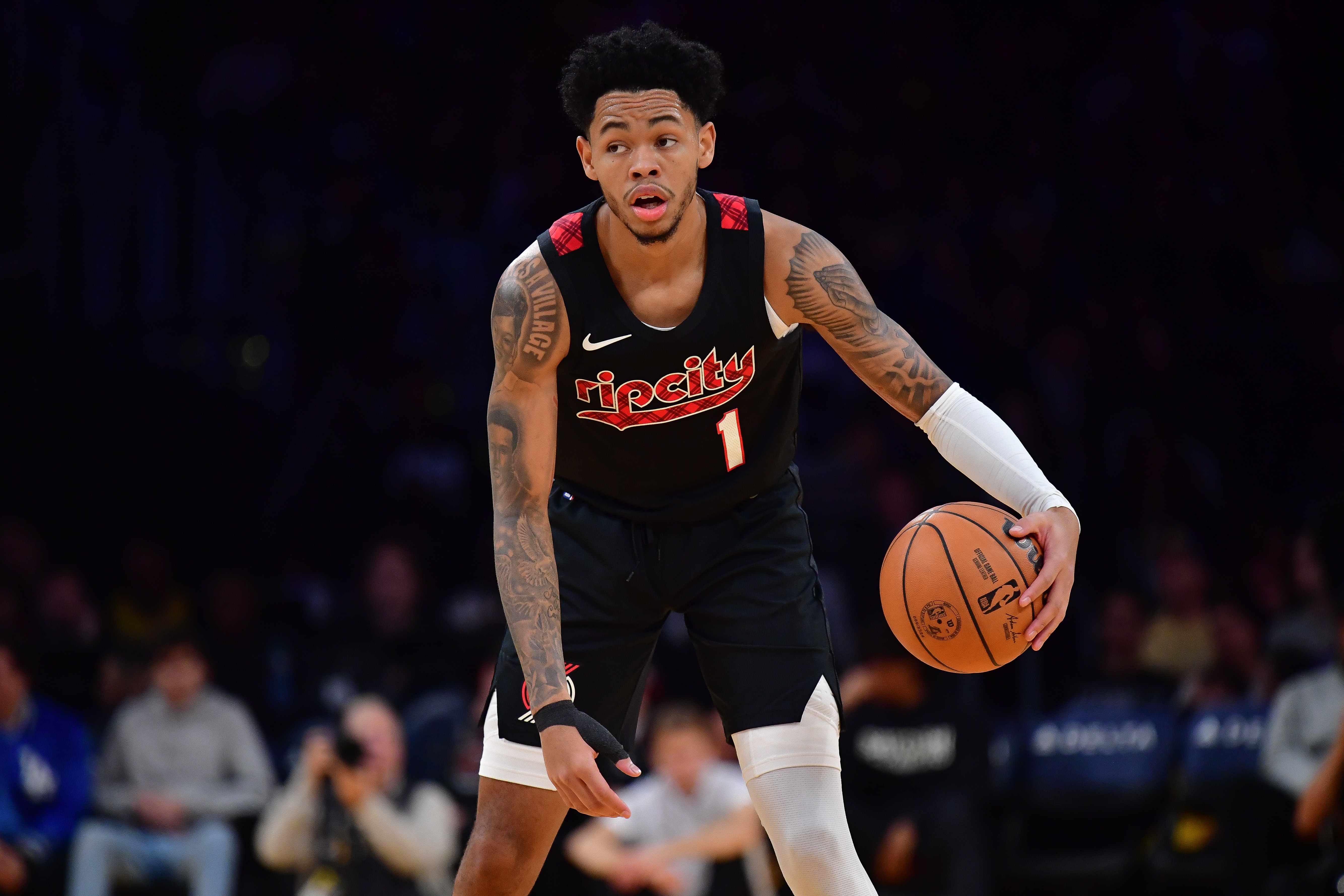 包含勇士B队绝杀独行侠，西蒙斯惊艳世界的词条