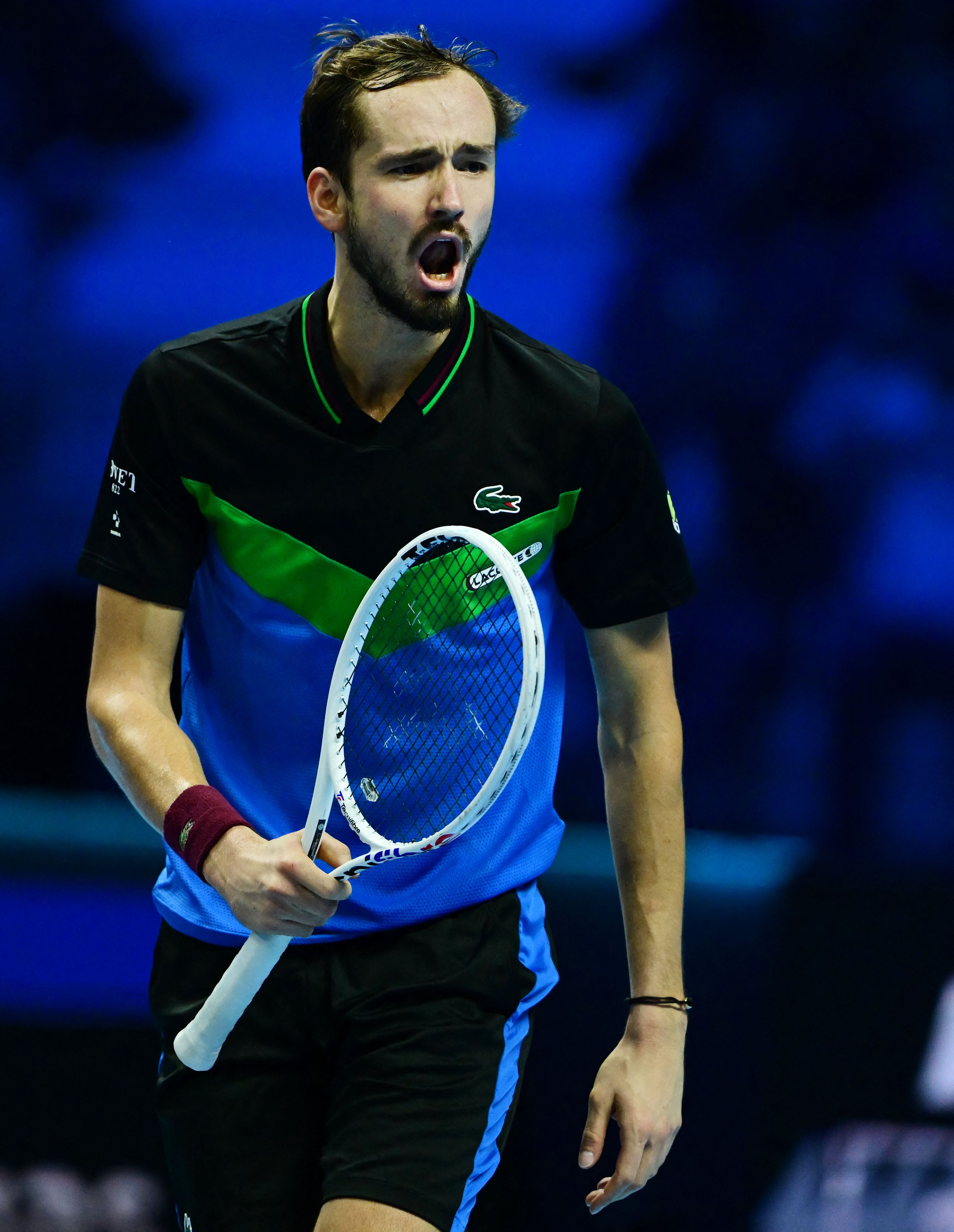 包含西班牙网球队绝地反击法国网球队，梅德韦杰夫统治全场的词条