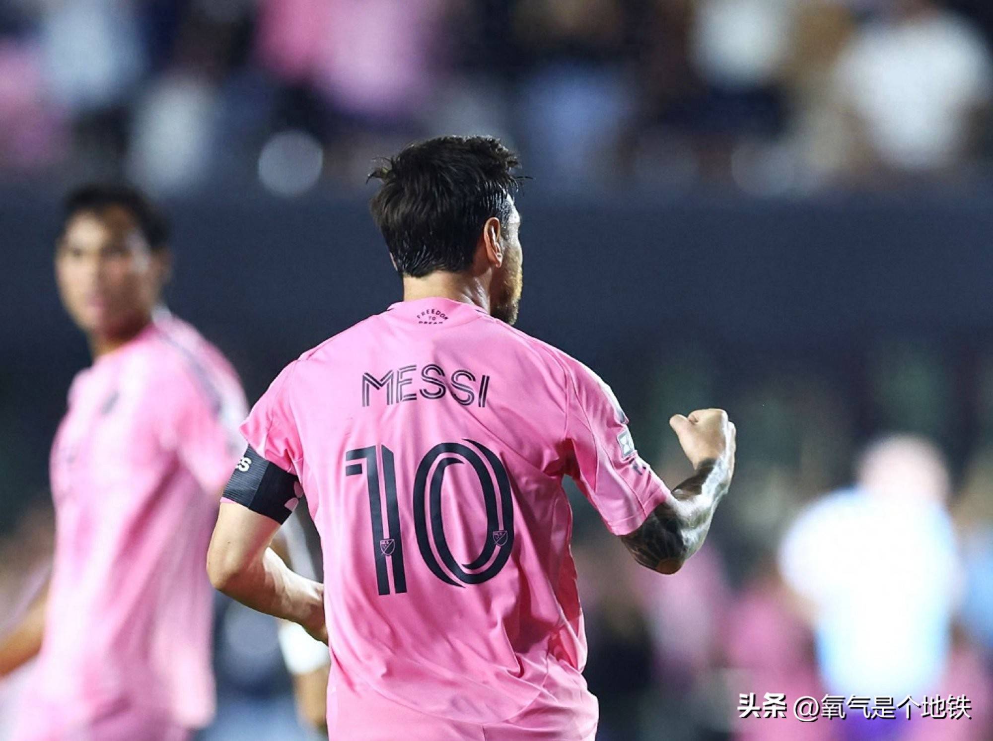 射手梅西再次助球队晋级，表现出色
