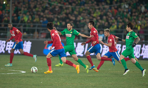 河南建业战胜北京中赫国安，豪取关键胜利的简单介绍