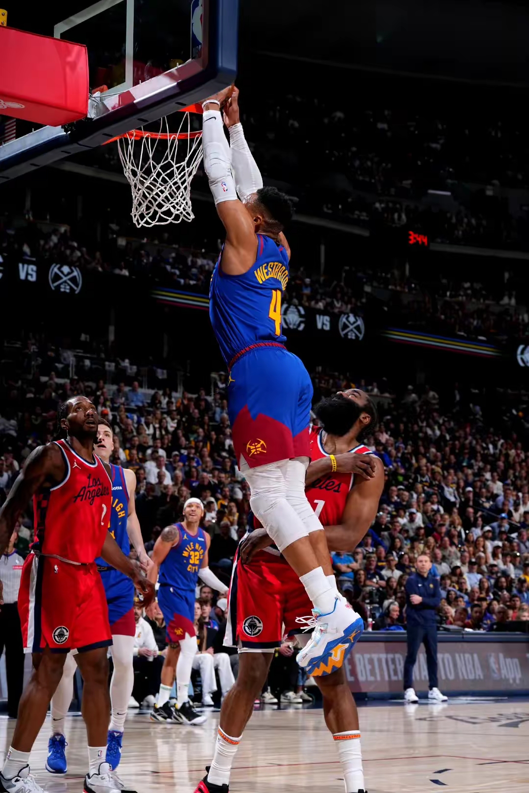 快船遭掘金绝杀,季后赛陷入泥潭 快船遭掘金绝杀,季后赛陷入泥潭