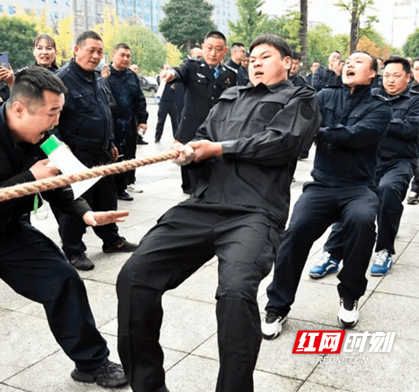 巴基斯坦选手在拔河比赛中实现突破 巴基斯坦选手在拔河比赛中实现突破