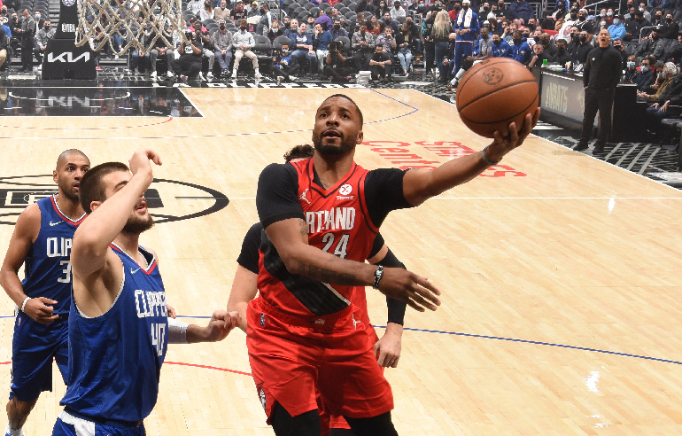 包含开拓者连胜收官，球队士气高昂！的词条