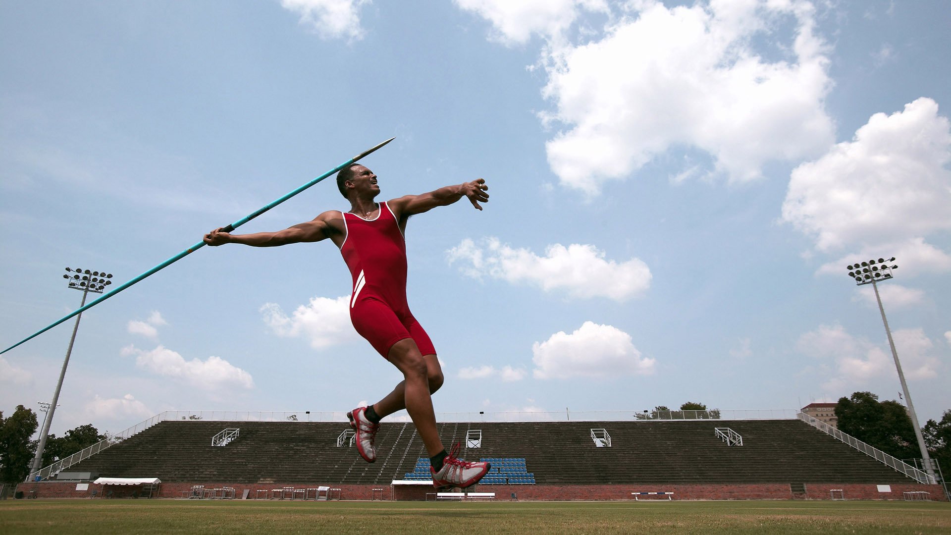 哈兰德惊艳四座,尼日利亚强压国际米兰,足球世界的新旧秩序碰撞