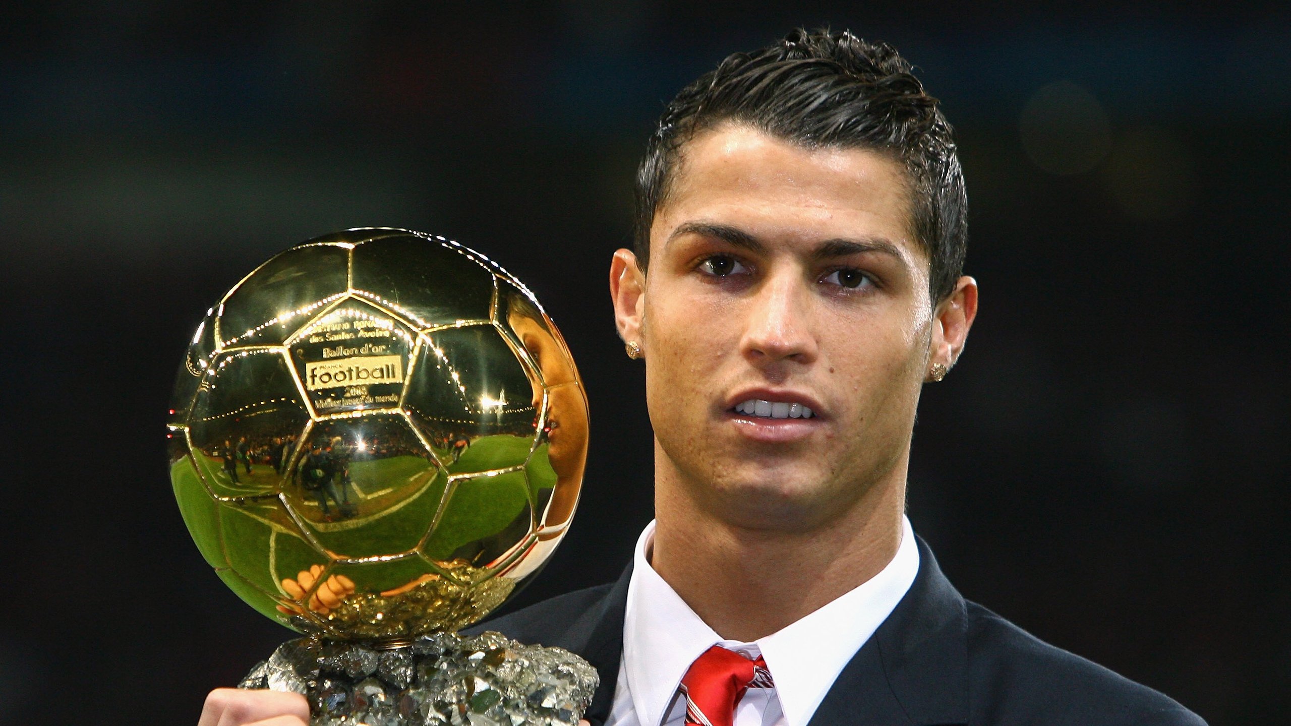 压哨绝杀与灵魂重生,当AC米兰击败巴西,阿圭罗在绿茵史诗中完成自我救赎