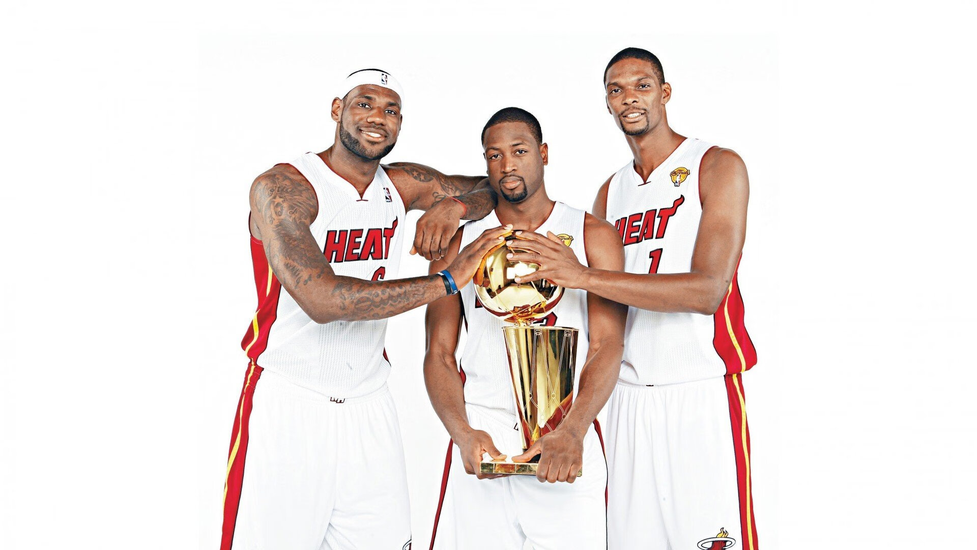 西亚卡姆爆发撕裂防线,76人铁血防守锁死湖人进攻命脉