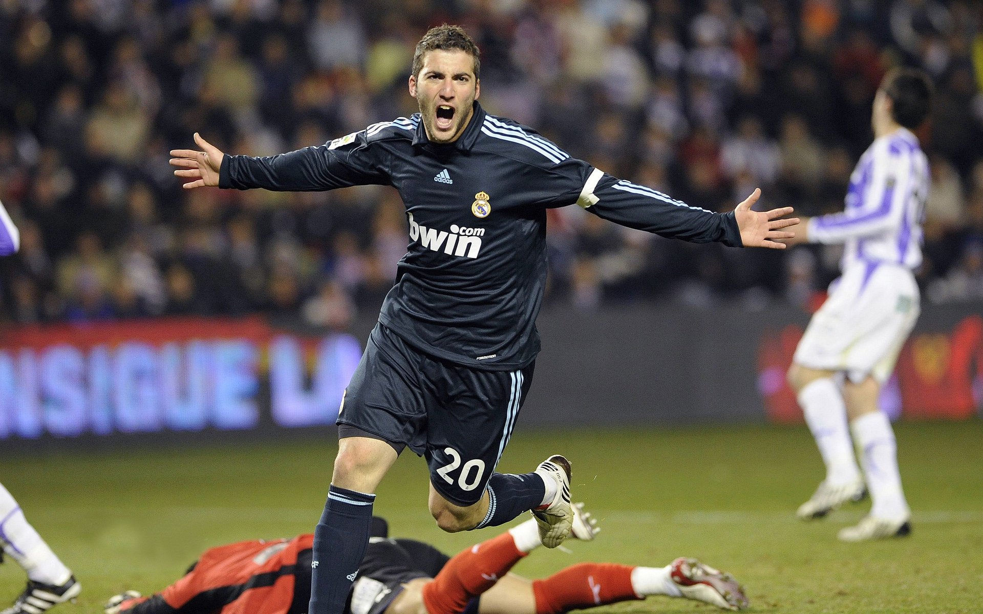 格纳布里爆发引领技术革命,阿尔及利亚式足球哲学完胜多特蒙德传统