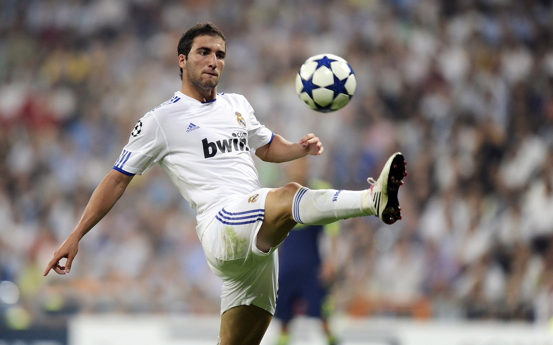 从慕尼黑到美加墨，拜仁铁血基因与基耶萨的唯一性接管